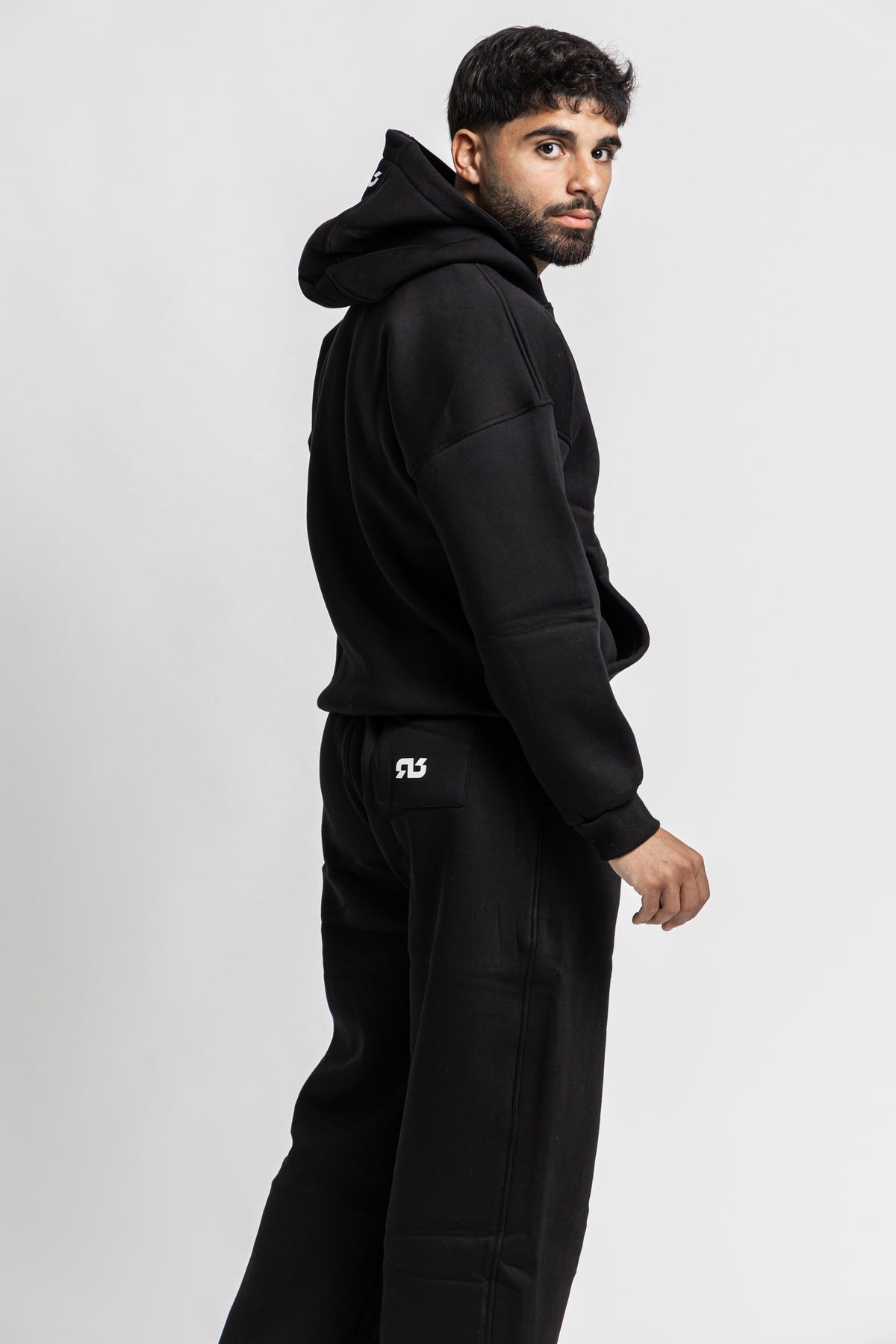 RISE & REP HOODIE - SVART