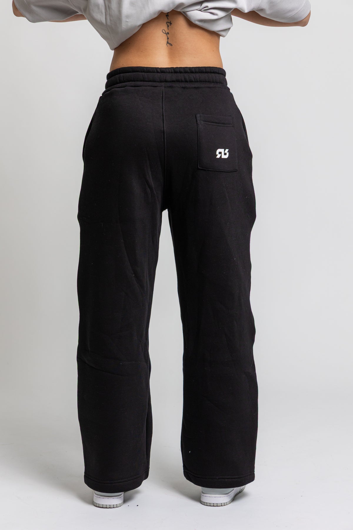 RISE&REP WIDE-LEG SWEATPANTS - SVART