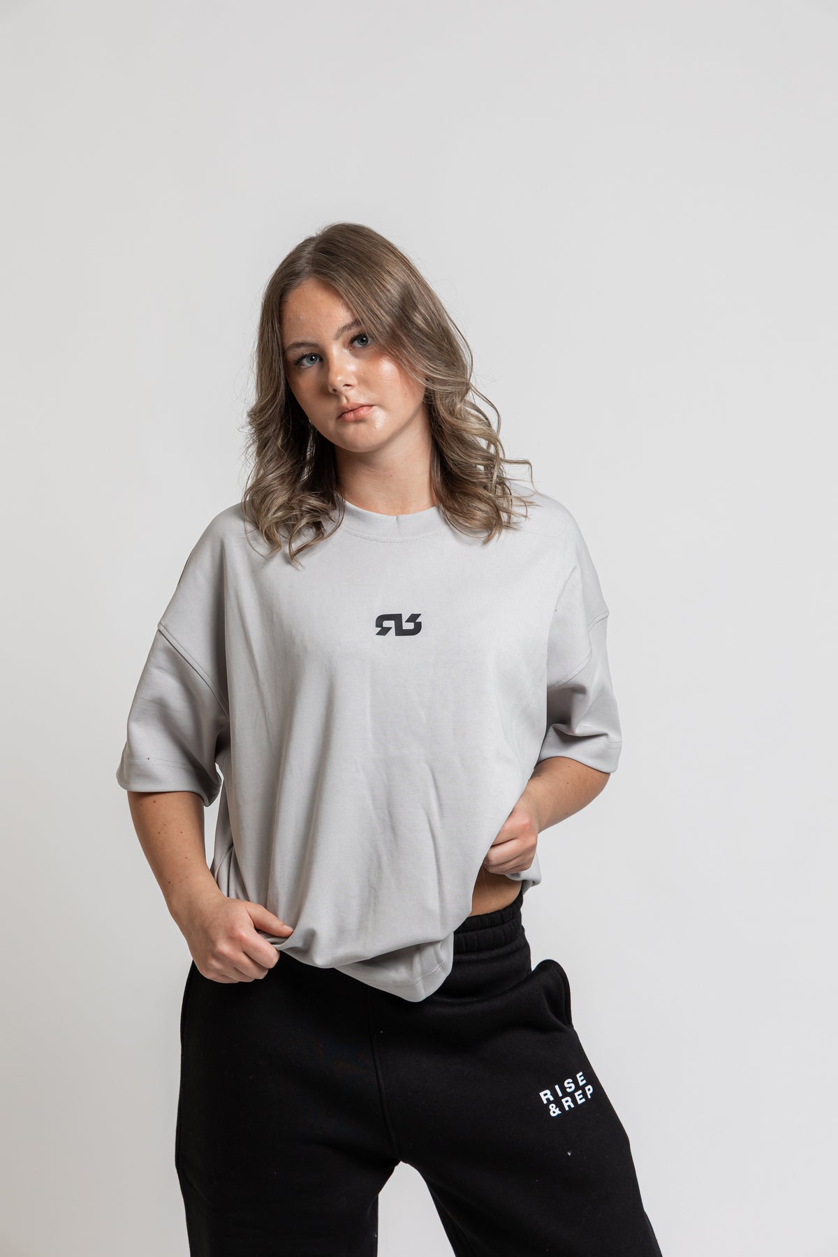 RISE&REP SIGNATURE OVERSIZED TEE - GRÅ