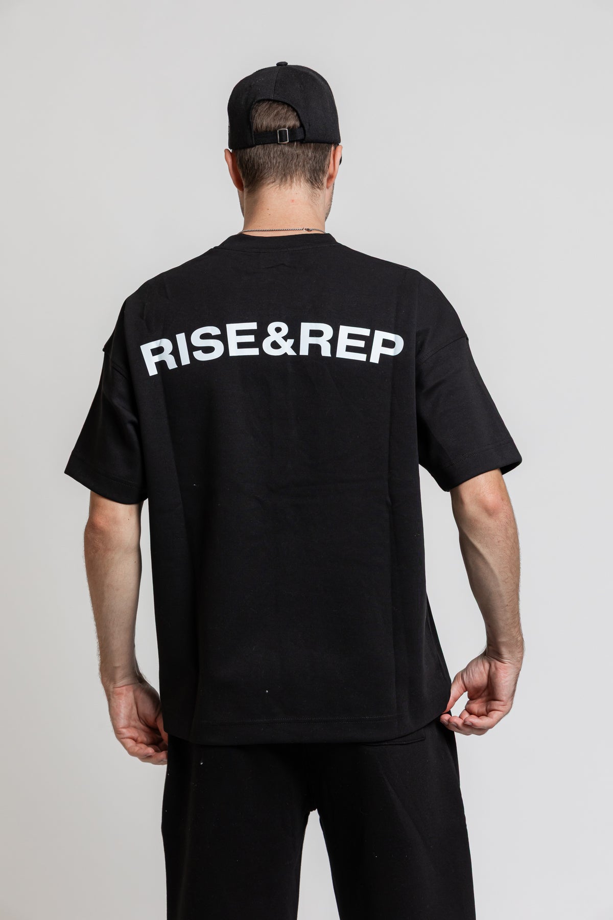 RISE&REP SIGNATURE OVERSIZED TEE - SVART