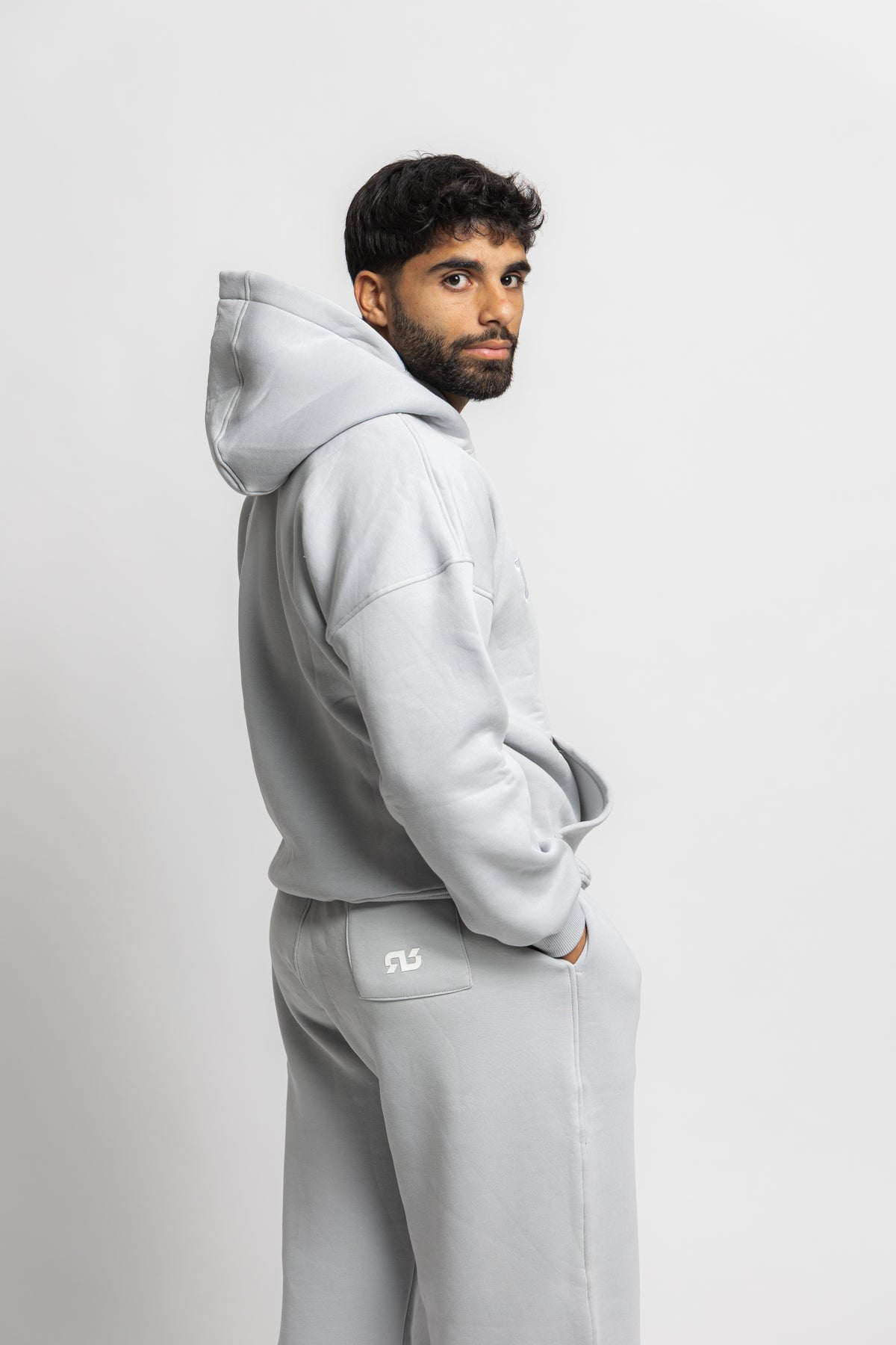 RISE & REP HOODIE - GRÅ
